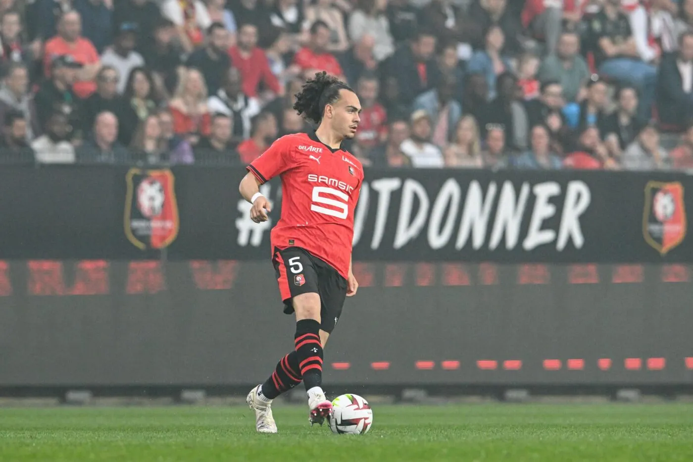 Le Stade rennais prête Arthur Theate