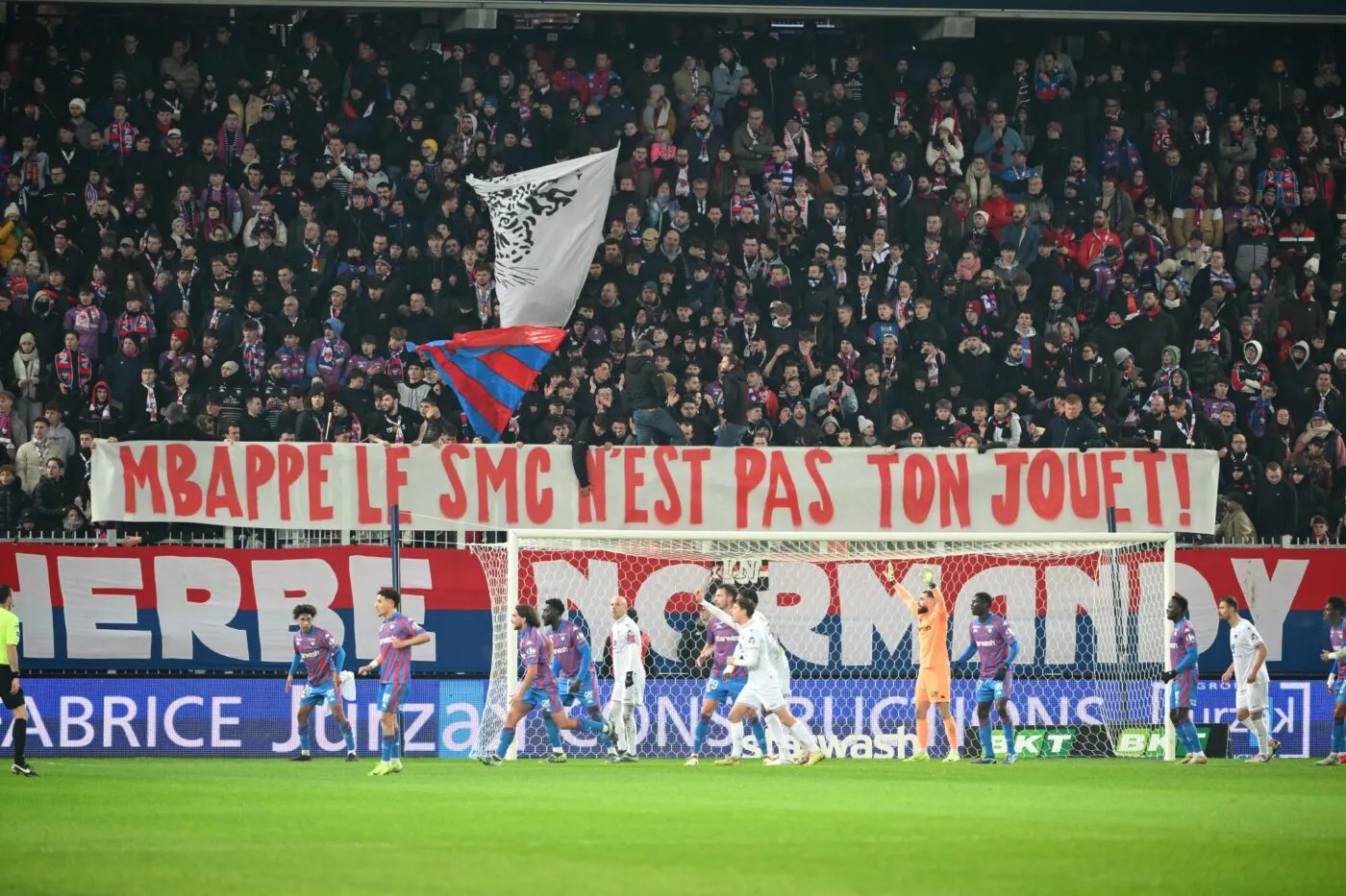 Les supporters de Caen ciblent Mbappé sur une banderole