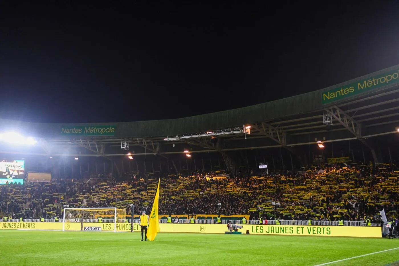 La Brigade Loire déploie un tifo cinglant avant Nantes-Monaco