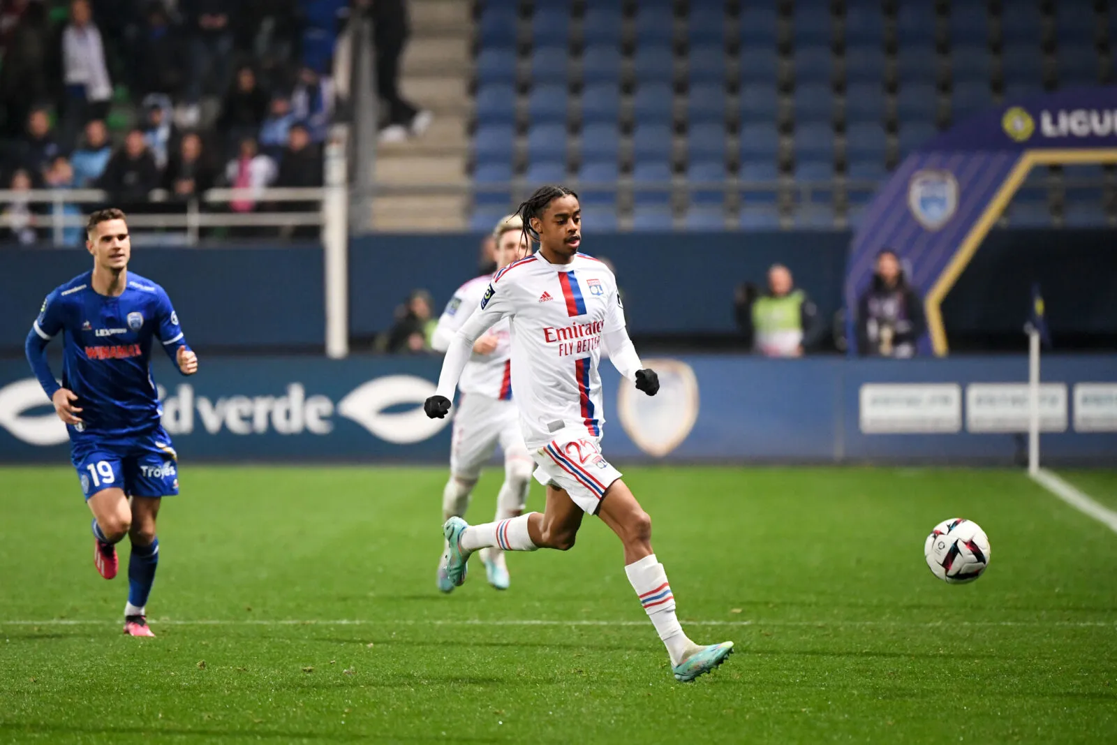 À l'OL, Bradley Barcola pétille