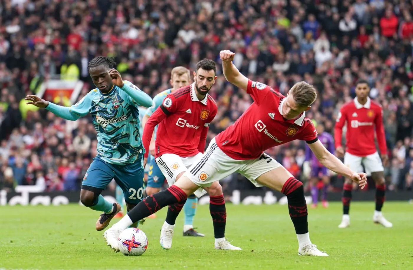 À dix, Manchester United coince contre Southampton