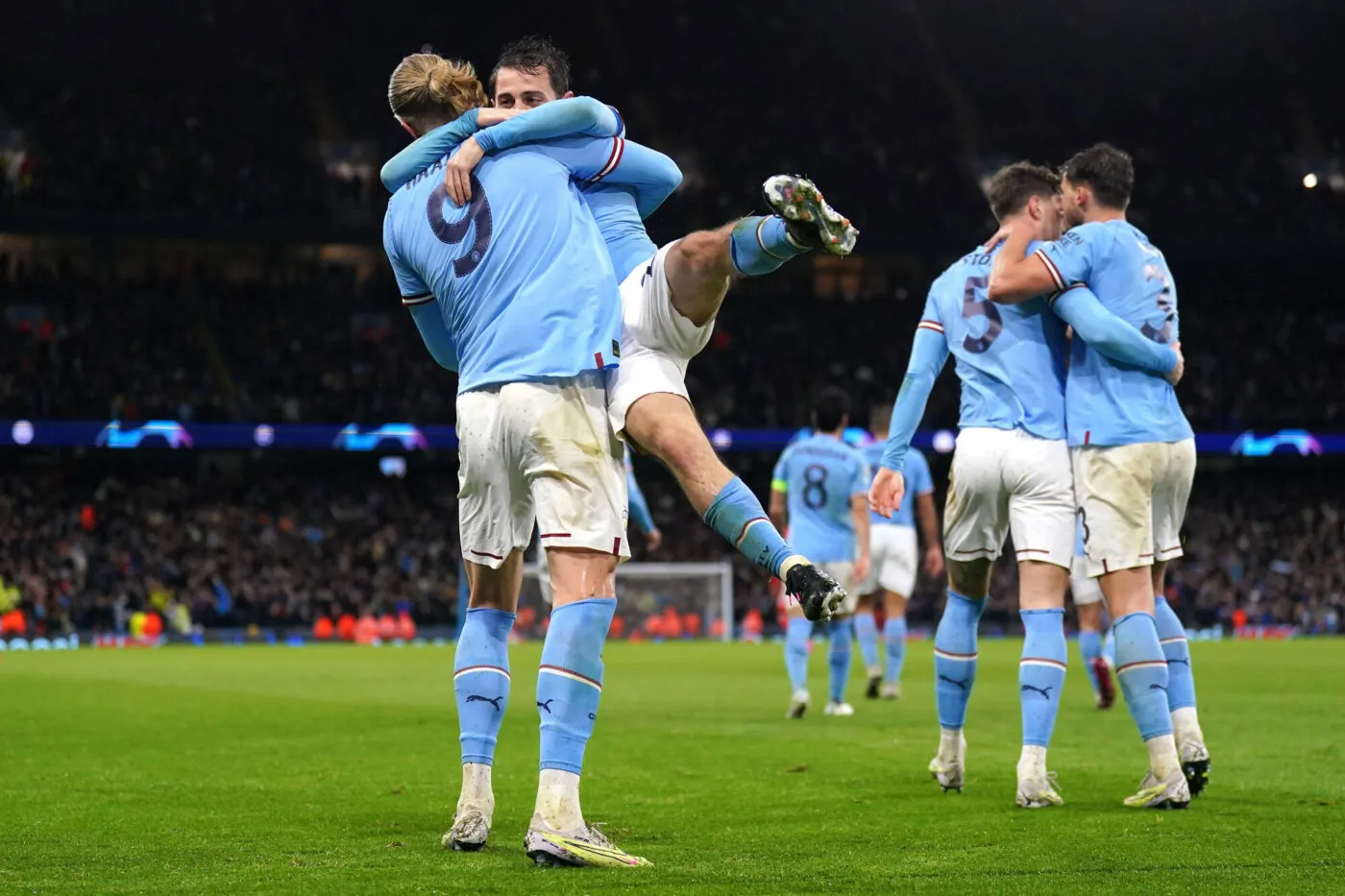 Manchester City's Erling Haaland (left) celebrates scoring their side's third goal of the game with team-mates during the UEFA Champions League quarter final first leg match at Etihad Stadium, Manchester. Picture date: Tuesday April 11, 2023. - Photo by Icon sport