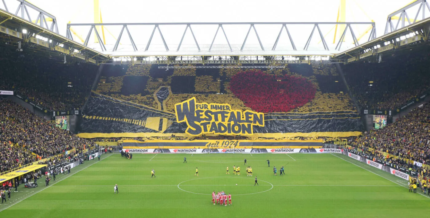 Le tifo des ultras du BvB qui ne passe pas chez le sponsor du stade