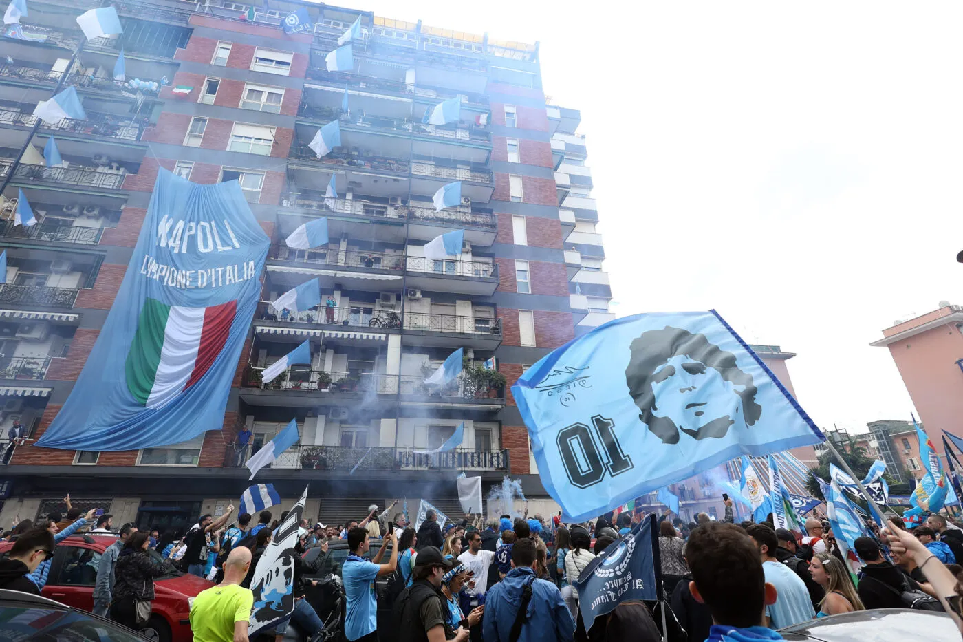 À Naples, l'allongement de la fête