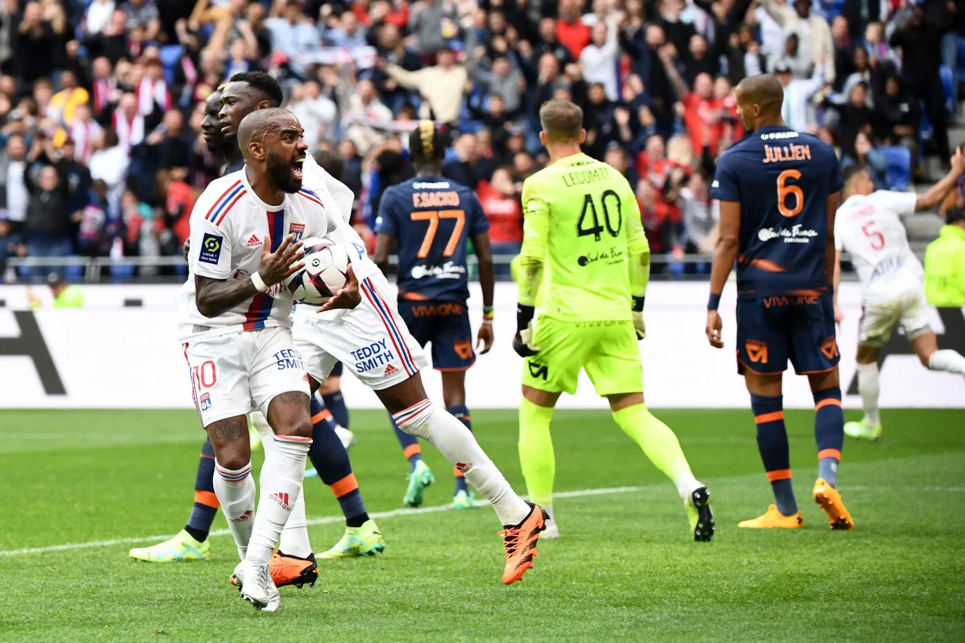 Lyon renverse Montpellier au bout du suspense