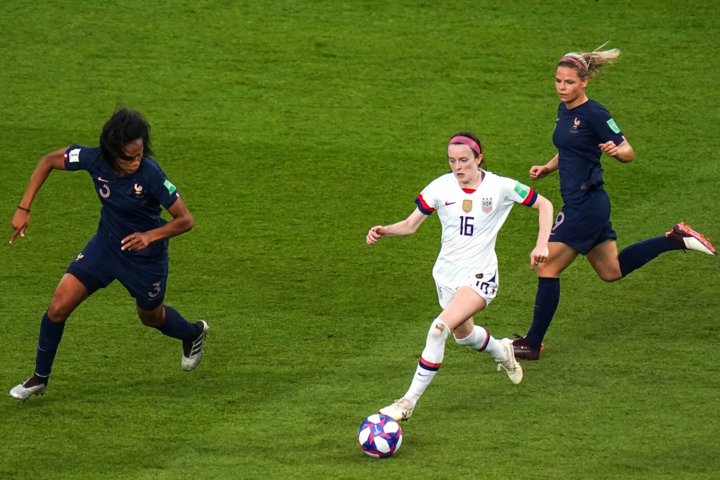 Mondial féminin : la France plongée dans le noir ?