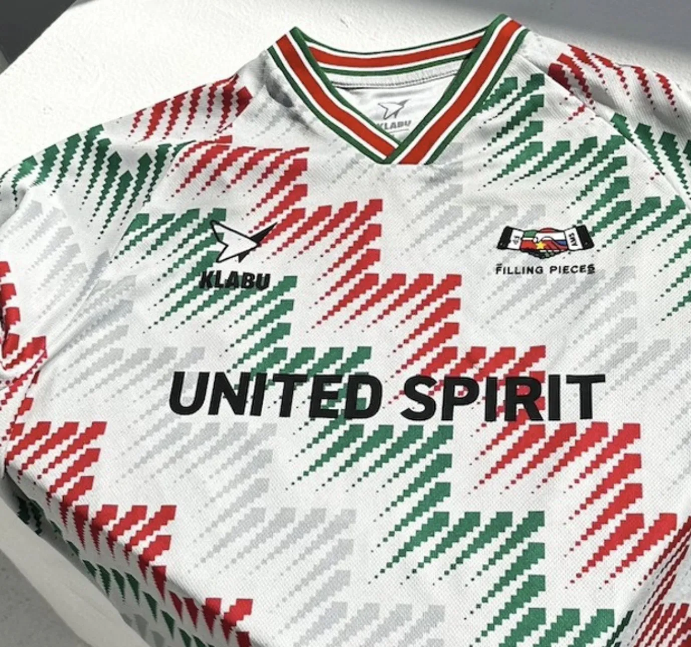 Ce maillot célébrant l&rsquo;abolition de l&rsquo;esclavage au Suriname a été conçu avec Michael Reiziger