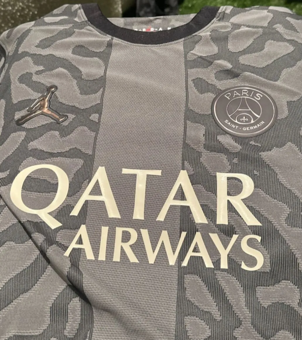 Travis Scott dévoile le nouveau maillot third du PSG