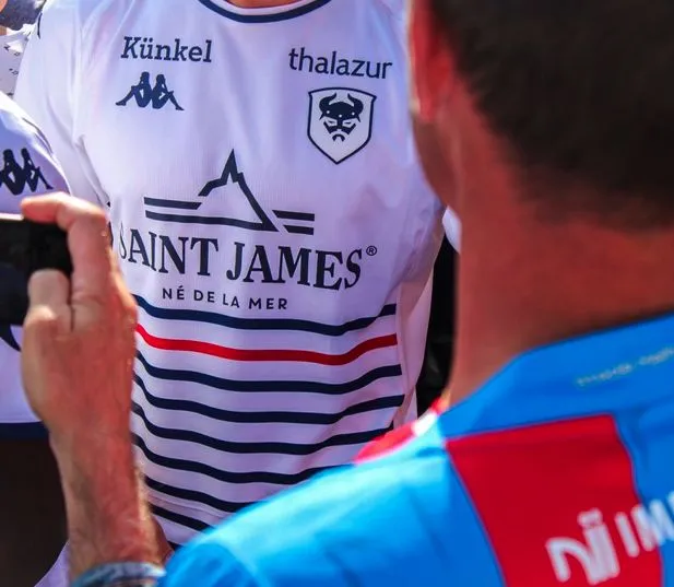 Horrible ou sublime : donne ton avis sur le nouveau maillot extérieur de Caen