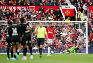 Florian Sotoca ouvre le score contre Manchester United d’un lob de 50 mètres