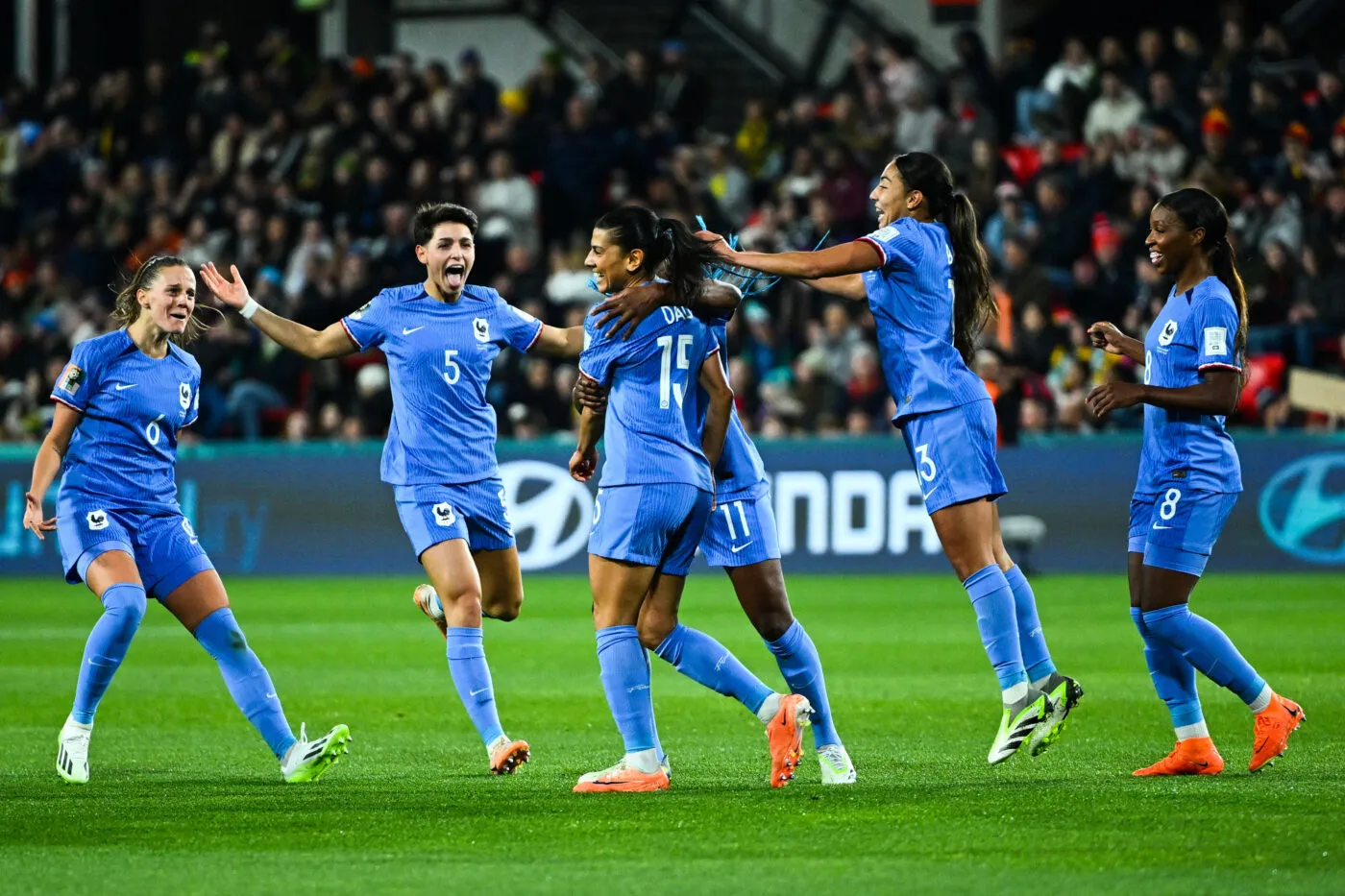 Bleues : une pour toutes, toutes pour une demie