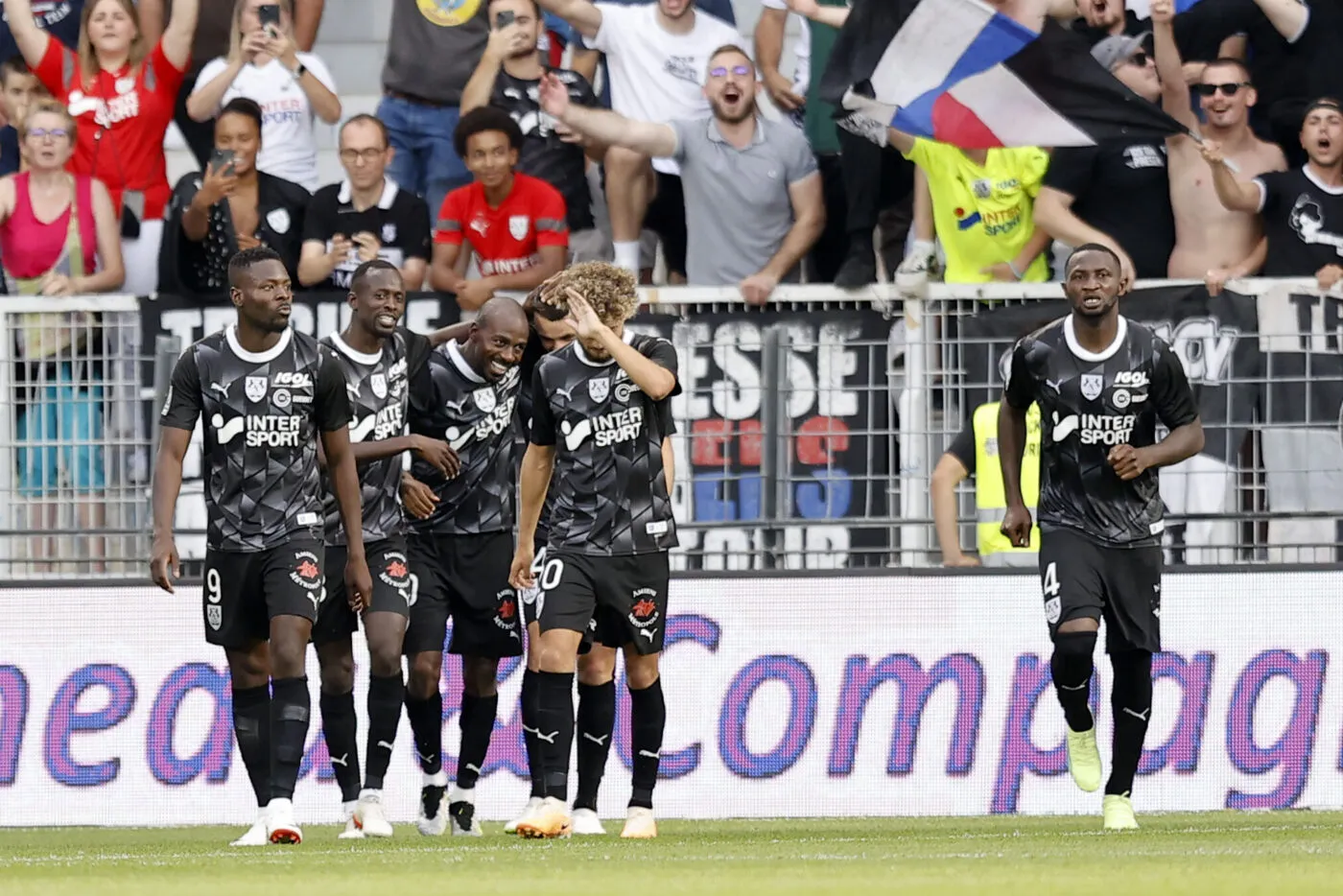 Grenoble et Caen enchaînent, Guingamp se fait surprendre, VA coule