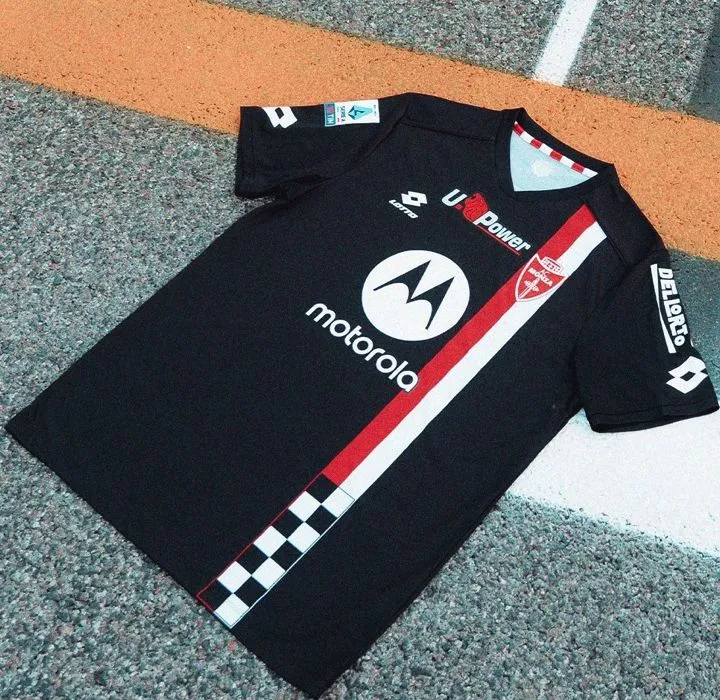 Qu&rsquo;est-ce que tu penses du maillot de Monza en hommage à la F1 ?