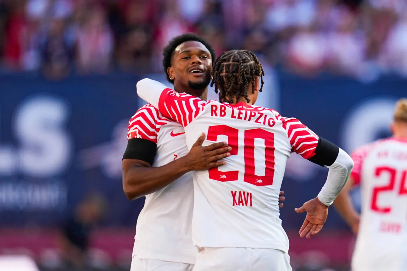 Leipzig, Deutschland, 16.09.2023: Xavi Simons (RB Leipzig) jubelt nach dem Treffer zum 1:0 waehrend des Spiels der 1. Bundesliga zwischen RB Leipzig vs Fc Augsburg im Red Bull Arena am 16. September 2023 in Leipzig, Deutschland. (Foto von Ulrik Pedersen/DeFodi Images) Leipzig, Germany, 16.09.2023: Xavi Simons (RB Leipzig) celebrates the teams first goal during the 1. Bundesliga match between RB Leipzig vs Fc Augsburg at Red Bull Arena on September 16, 2023 in Leipzig, Germany. (Photo by Ulrik Pedersen/DeFodi Images) DFB / DFL REGULATIONS PROHIBIT ANY USE OF PHOTOGRAPHS AS IMAGE SEQUENCES AND/OR QUASI-VIDEO. - Photo by Icon sport