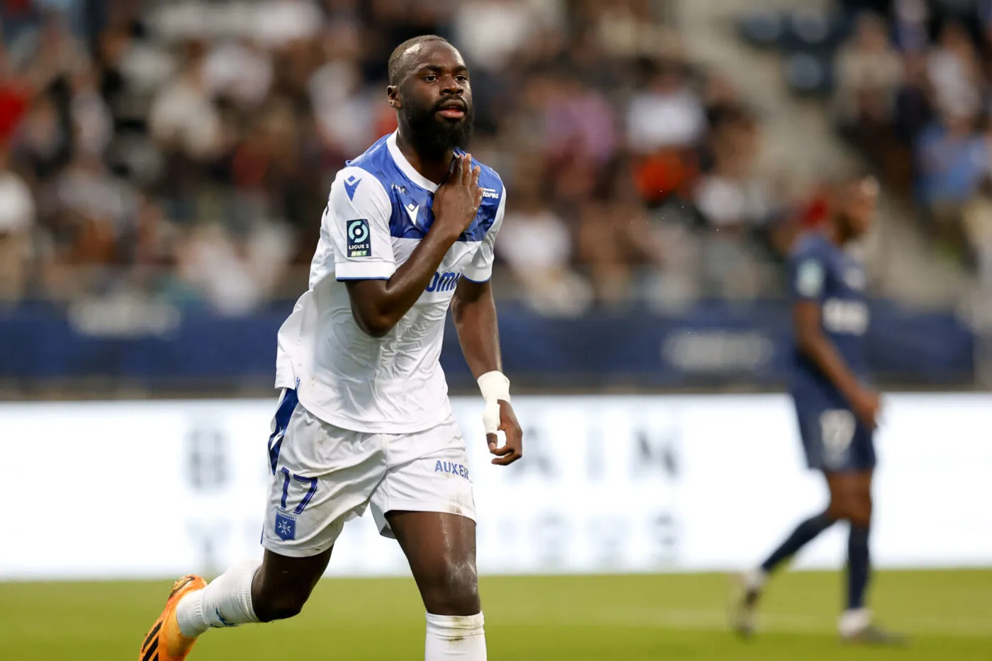 Auxerre nouveau dauphin, Saint-Étienne cale, Rodez régale