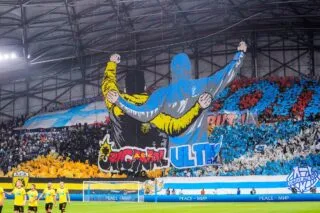 Le superbe tifo du Vélodrome avant Marseille-AEK Athènes