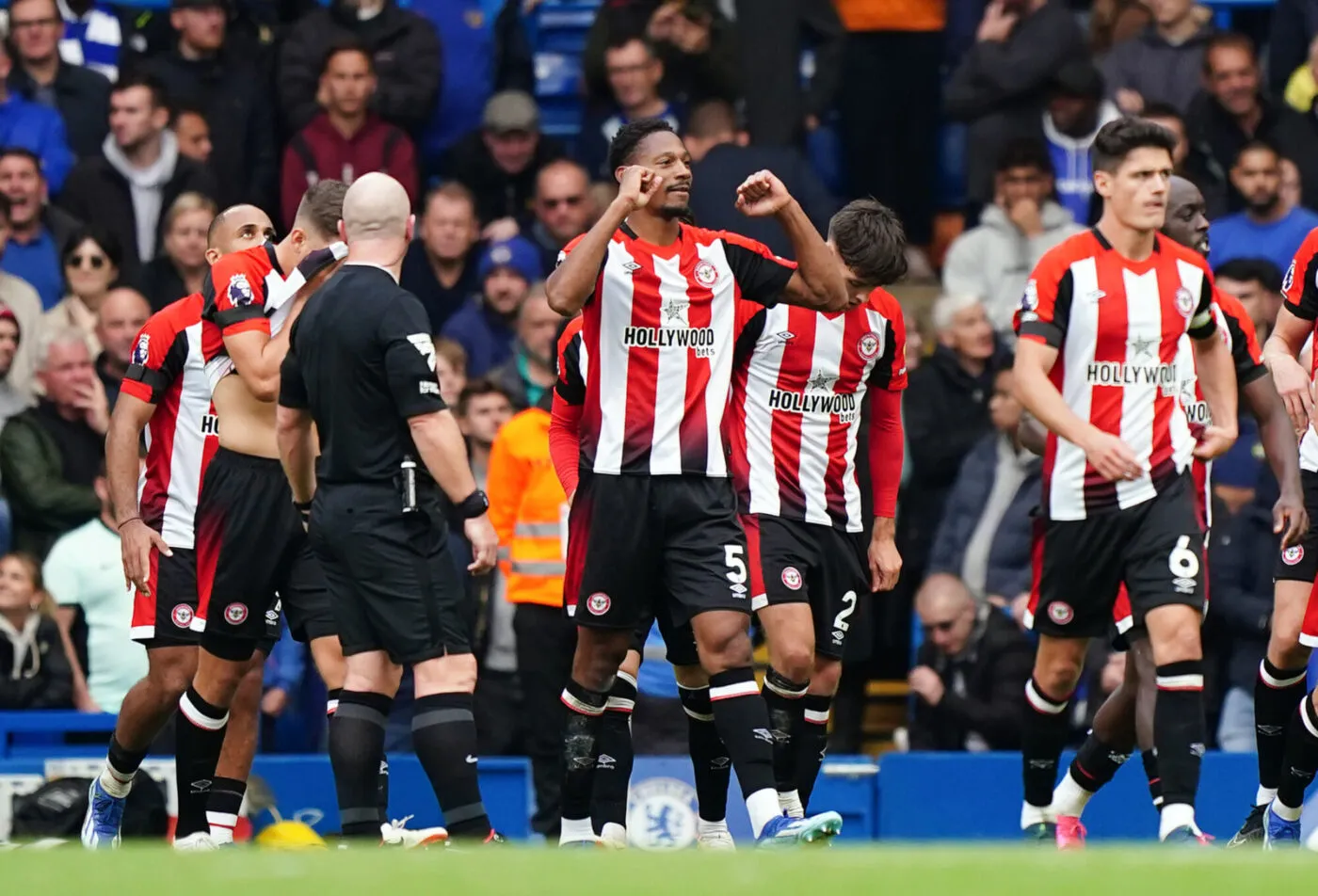 Brentford's Ethan Pinnock (5) celebrates scoring the opening goal during the Premier League match at Stamford Bridge, London. Picture date: Saturday October 28, 2023. - Photo by Icon sport