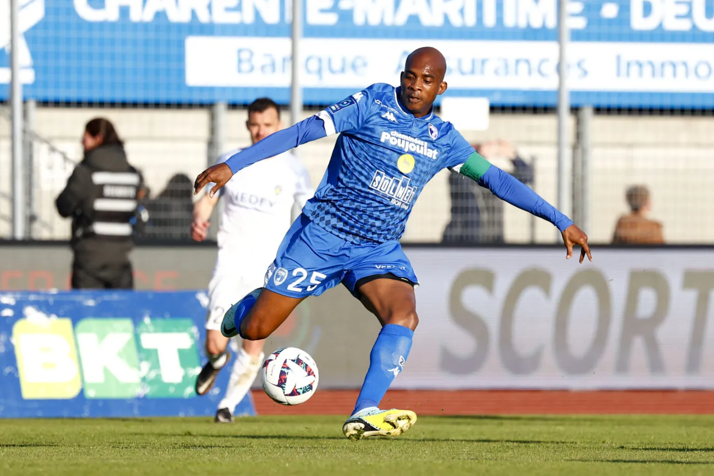 Coupe de France : Niort saucissonné par Bayonne, Versailles éliminé aux tirs au but