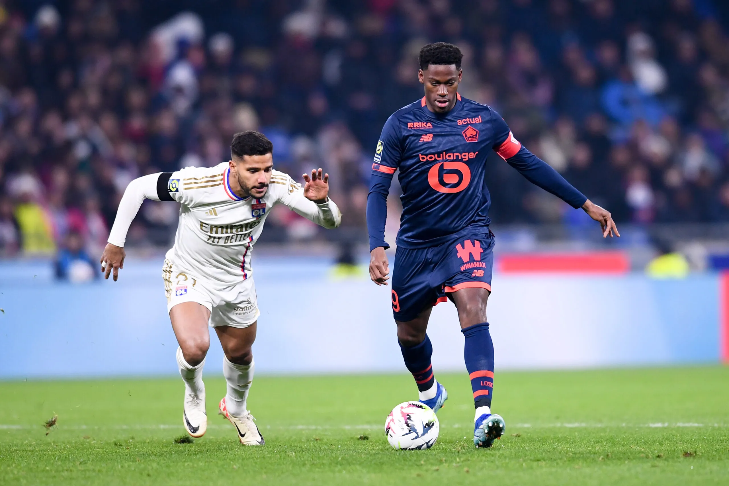 21 HENRIQUE (ol) &#8211; 09 Jonathan Christian DAVID (losc) during the Ligue 1 Uber Eats match between Olympique Lyonnais and Lille Olympique Sporting Club at Groupama Stadium on November 26, 2023 in Lyon, France. (Photo by Philippe Lecoeur/FEP/Icon Sport)