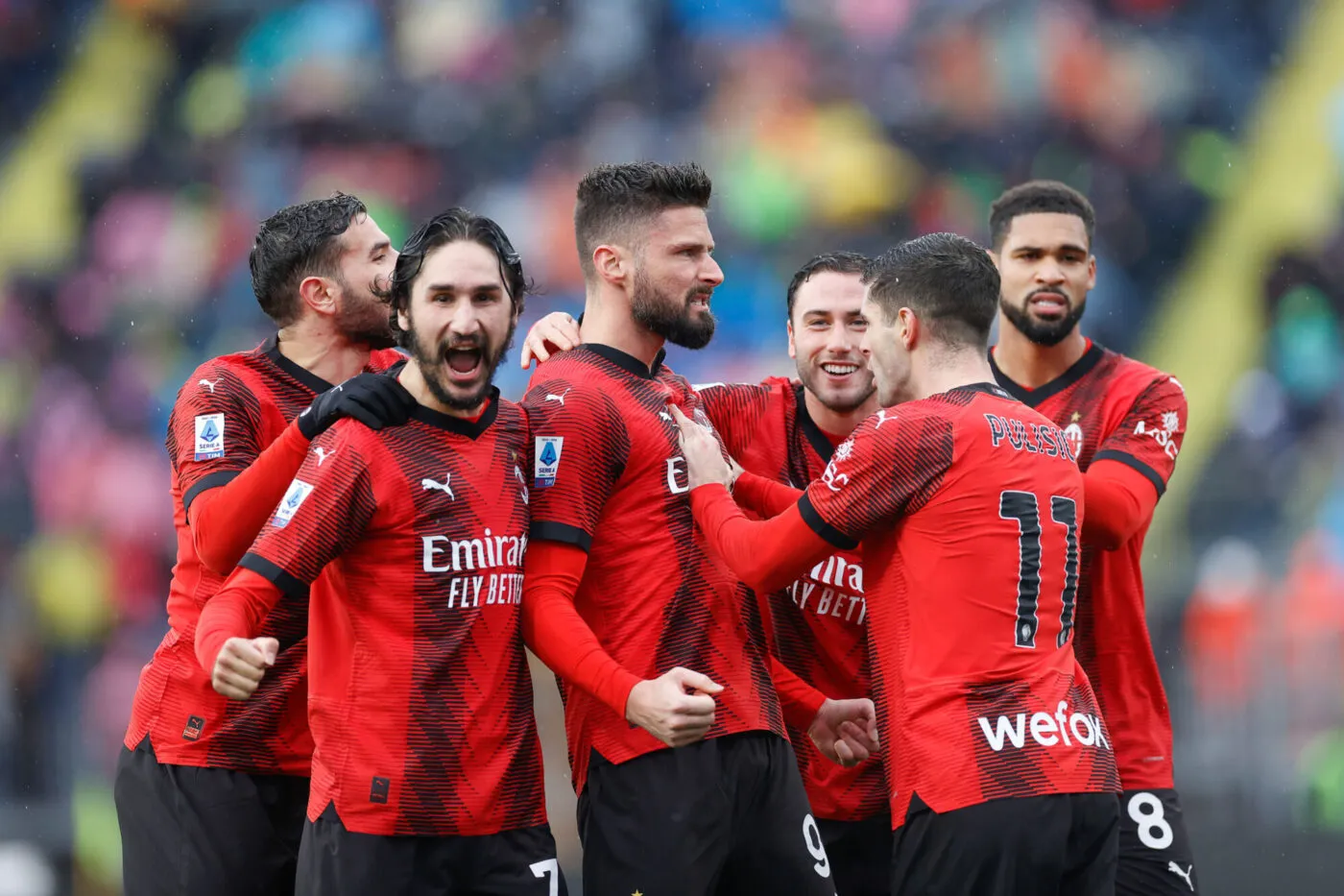 Olivier Giroud (AC Milan) Torjubel, jubelt mit seiner Mannschaft nach dem Treffer zum 0:2 waehrend des Spiels der Serie A Tim zwischen Empoli FC vs AC Milan, Carlo Castellani Stadion am 07. January 2024 in Empoli, Italien. (Foto von Matteo Ciambelli / DeFodi Images) Olivier Giroud (AC Milan) celebrates after scoring his team's second goal with team mates during the Serie A Tim match between Empoli FC vs AC Milan at Carlo Castellani Stadium on January 7, 2024 in Empoli, Italy. (Photo by Matteo Ciambelli / DeFodi Images) - Photo by Icon sport