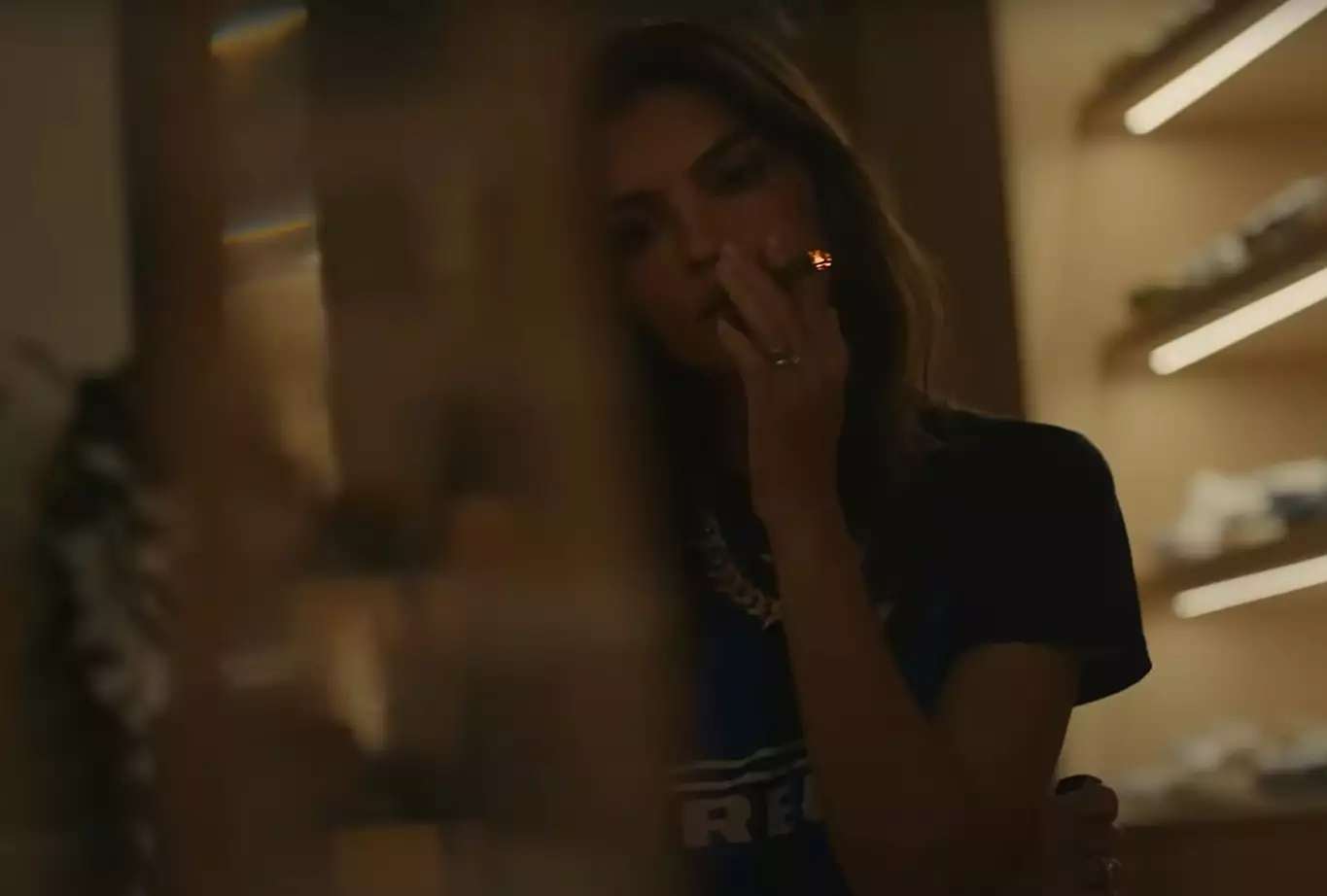 Emily Ratajkowski en maillot de l&rsquo;Inter dans le clip de Travis Scott