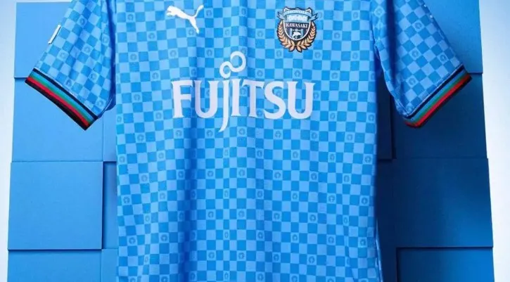 Encore un maillot fou dans le championnat japonais&#8230;