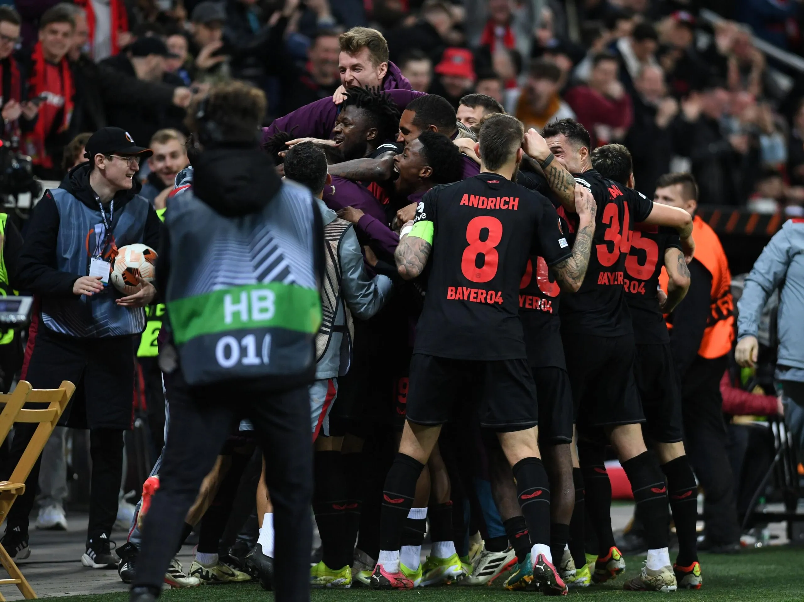 C3 : Leverkusen bat Qarabağ sur le gong, Liverpool en démonstration et ...