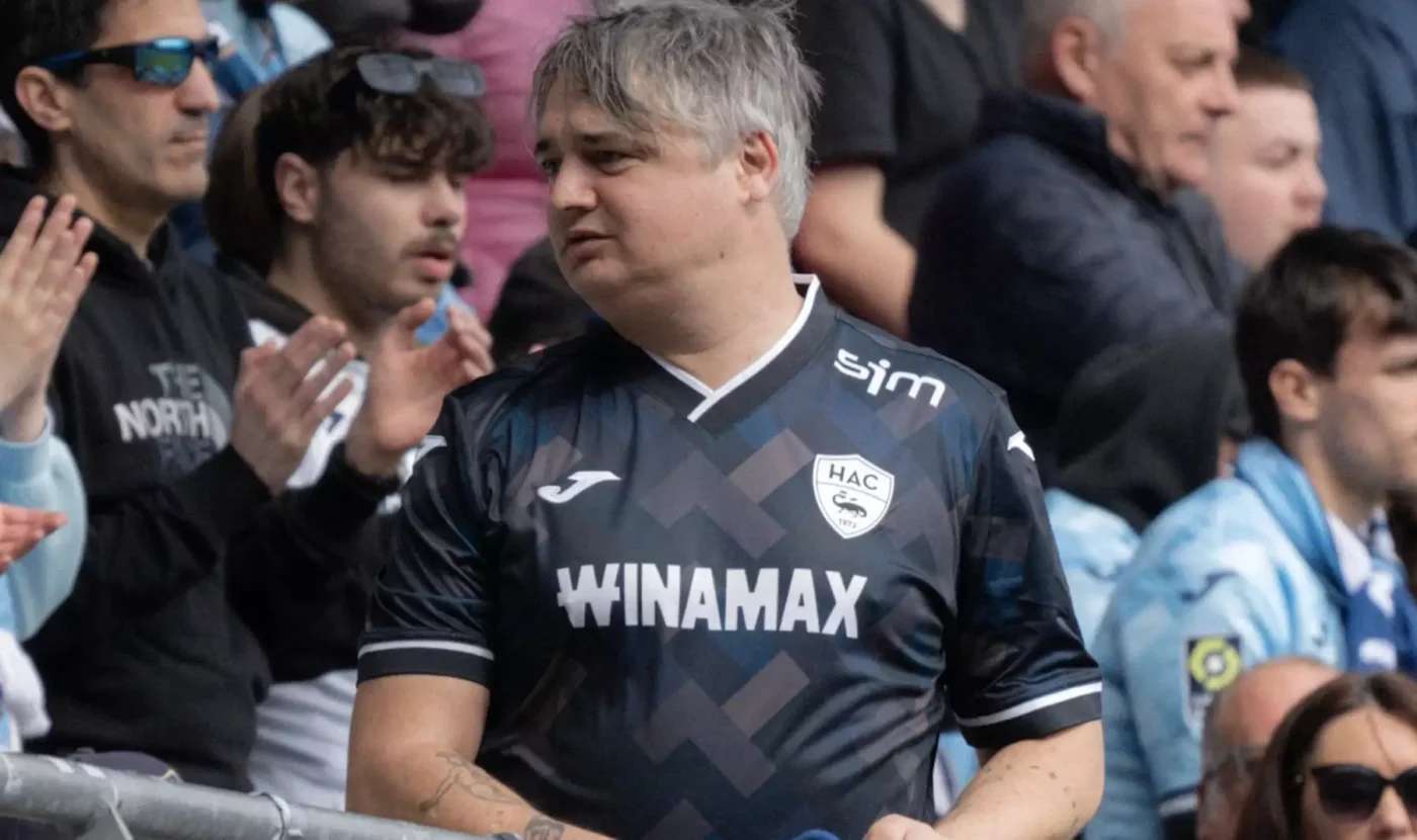 Pete Doherty dévoile le nouveau maillot du Havre