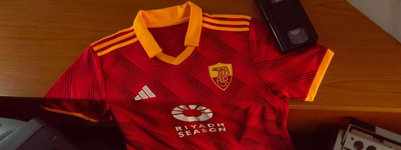 La Roma jouera avec cet incroyable maillot face à la Lazio