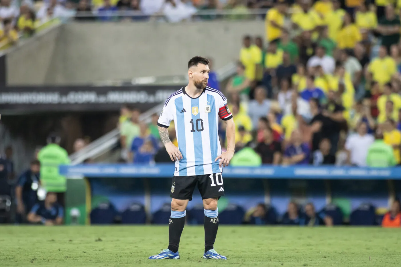 RIO DE JANEIRO,BRAZIL - NOVEMBER 21: Lionel Messi of Argentina reacts during a match between Brazil and Argentina as part of 2026 FIFA World Cup South American Qualification at Maracana Stadium on November 21, 2023 in Rio de Janeiro, Brazil. (Photo by Wanderson Oliveira/PxImages/Sipa USA) - Photo by Icon sport   - Photo by Icon Sport
