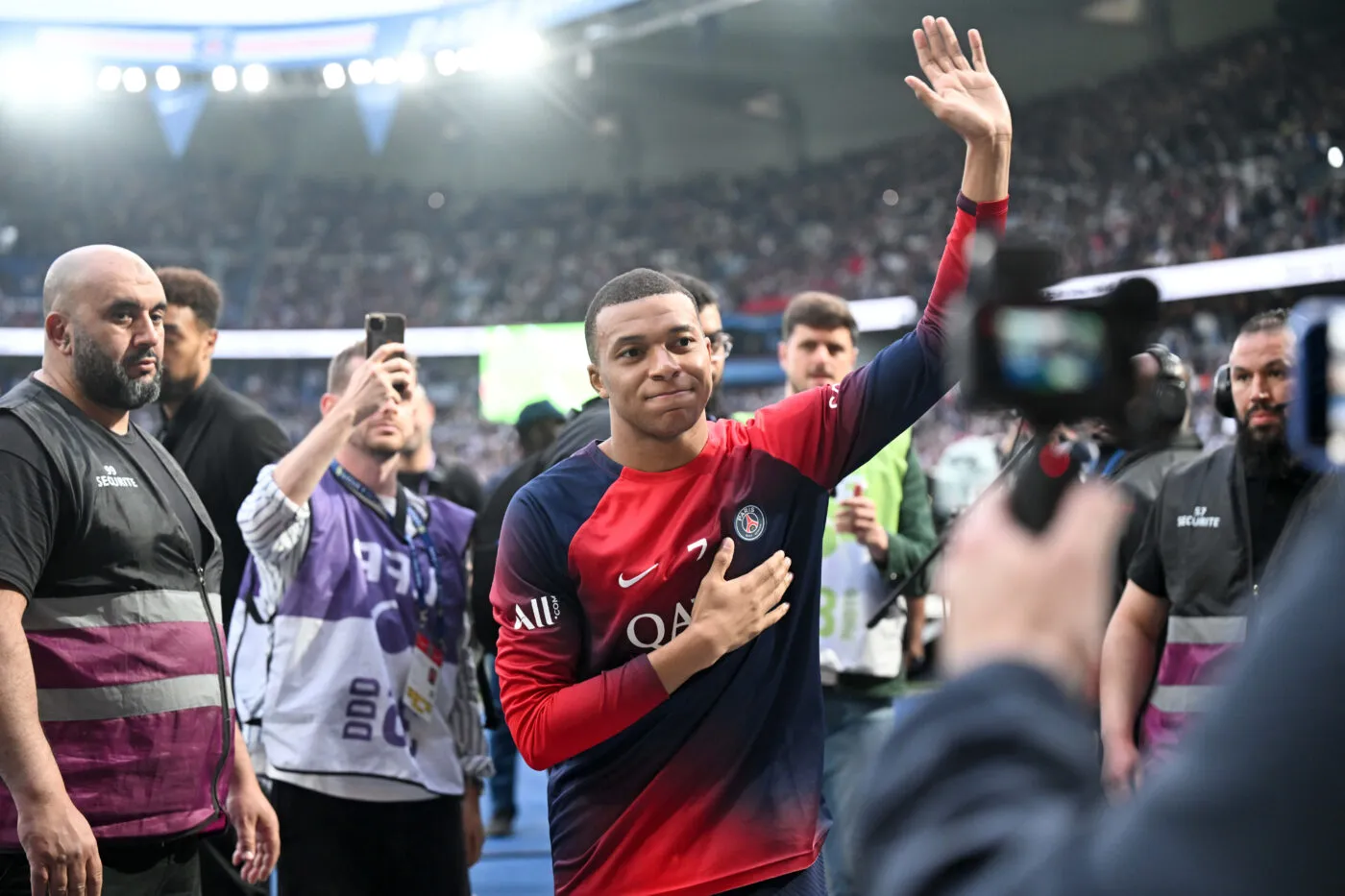 Mbappé, un départ pas vraiment comme une légende