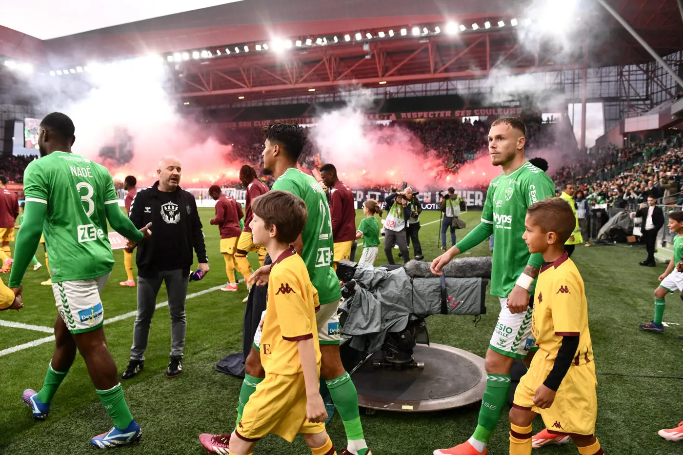 Des incidents entre supporters ont éclaté avant le barrage entre Metz et Saint-Étienne