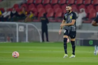 Karim Benzema aperçu dans les tribunes pour le match Algérie-Guinée