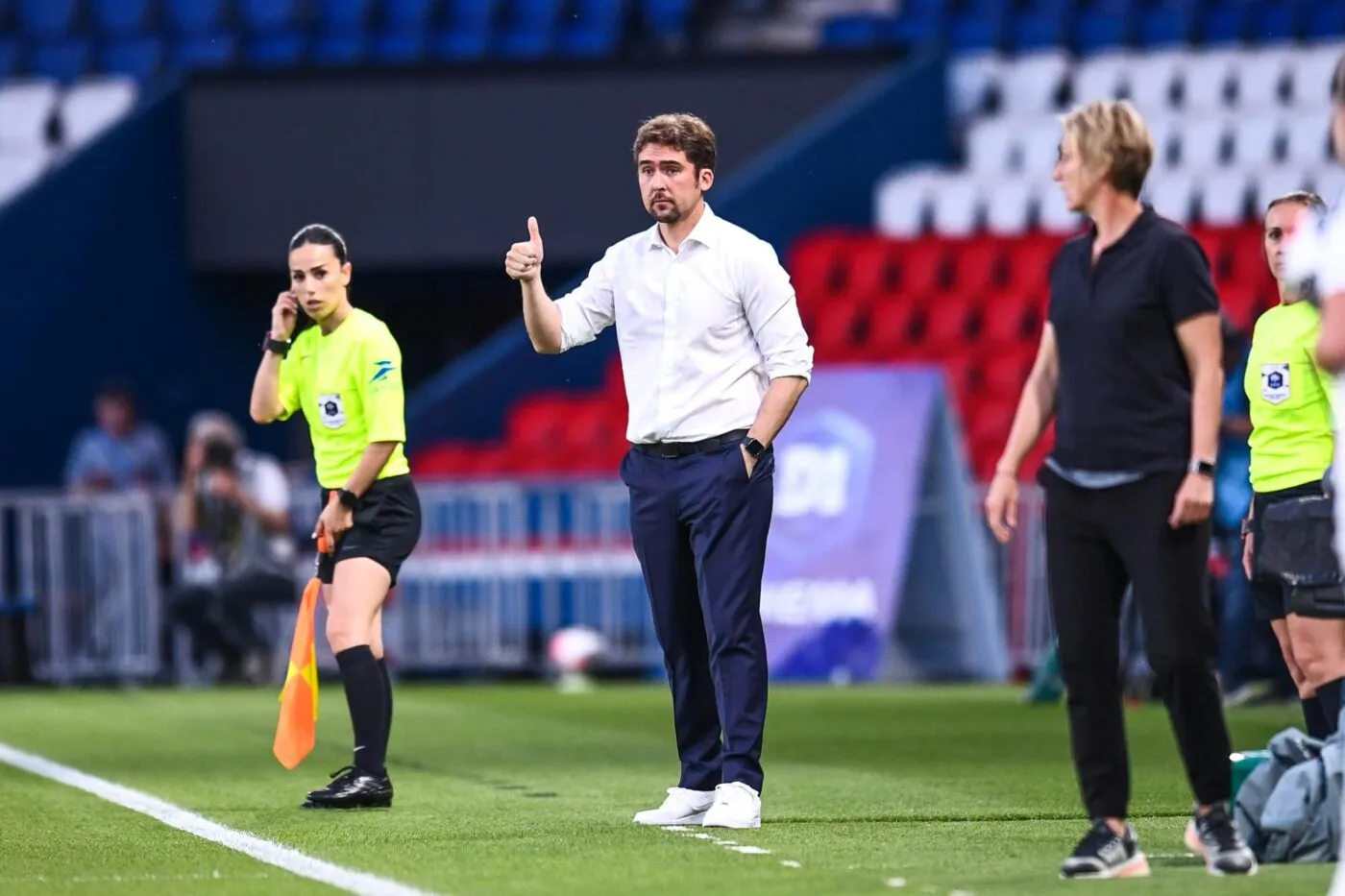 L’entraîneur de la section féminine du PSG va quitter ses fonctions