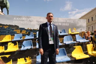 Andriy Chevtchenko inaugure l'Euro de l'Ukraine avec une tribune en ruine