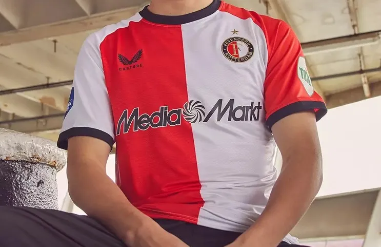 Le Feyenoord fait dans le classique pour son nouveau maillot et c&rsquo;est très bien comme ça