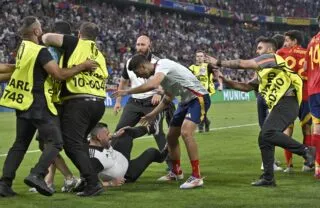 L’improbable blessure d’Álvaro Morata, blessé par un stadier après Espagne-France