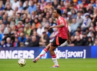 Comment Rio Ferdinand a aidé Leny Yoro à choisir Manchester United