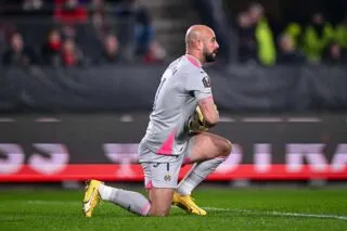 Pepe Reina chante La Bamba pour son bizutage à Côme