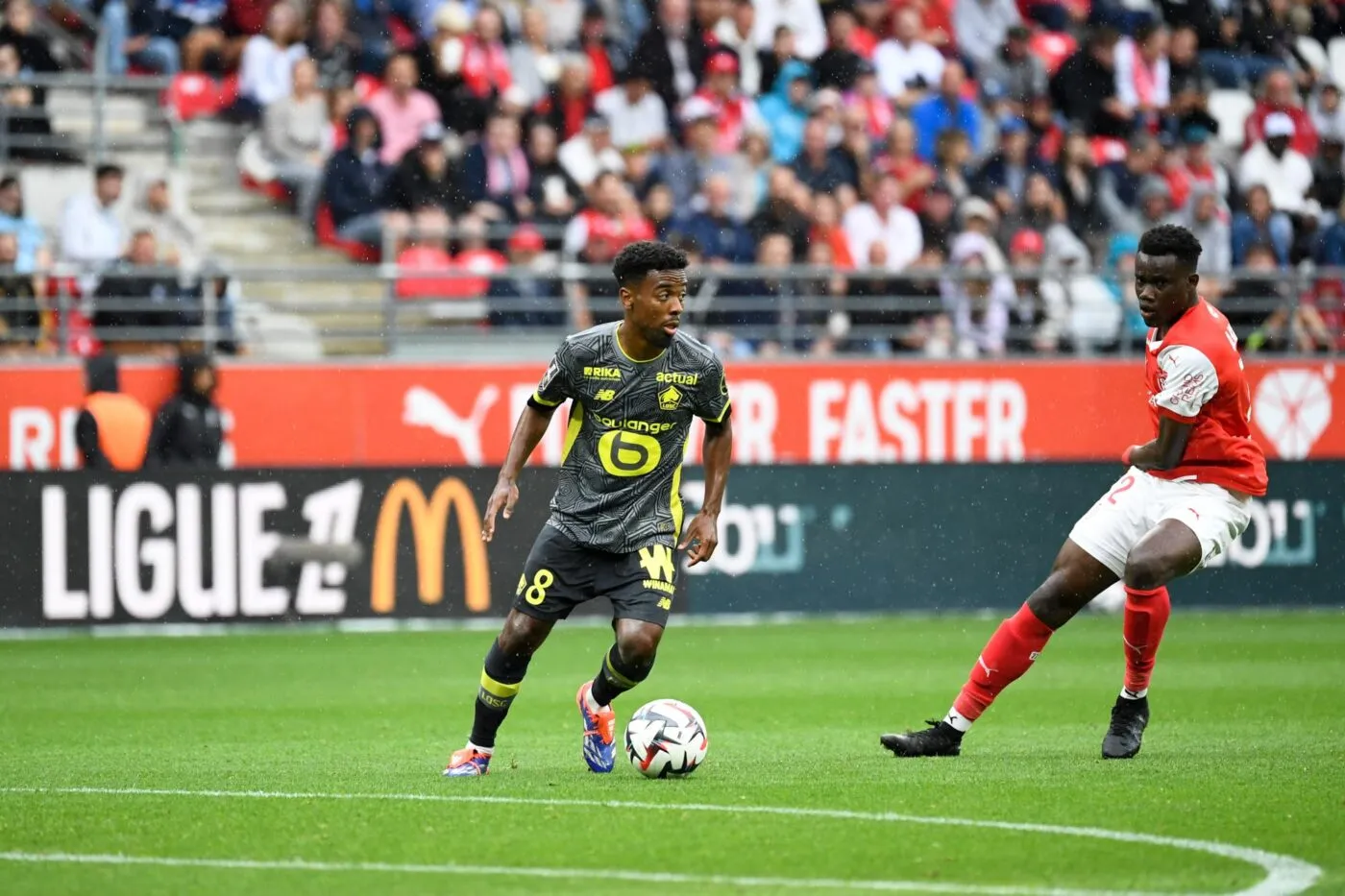 Angel Gomes promet de « ne plus sauter pour mettre des têtes »