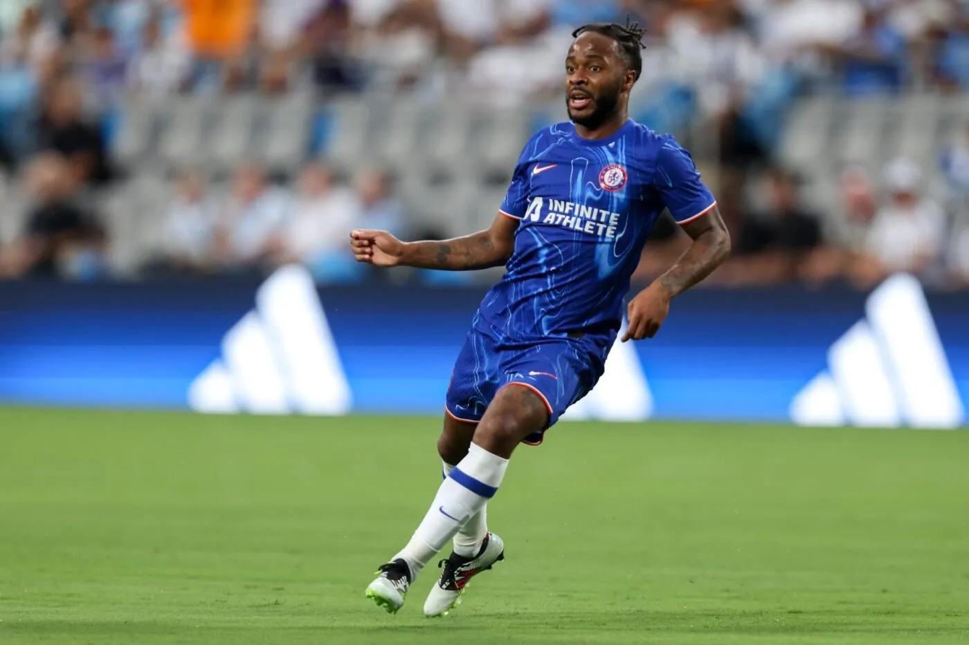 Sterling n’a plus de numéro de maillot avec Chelsea