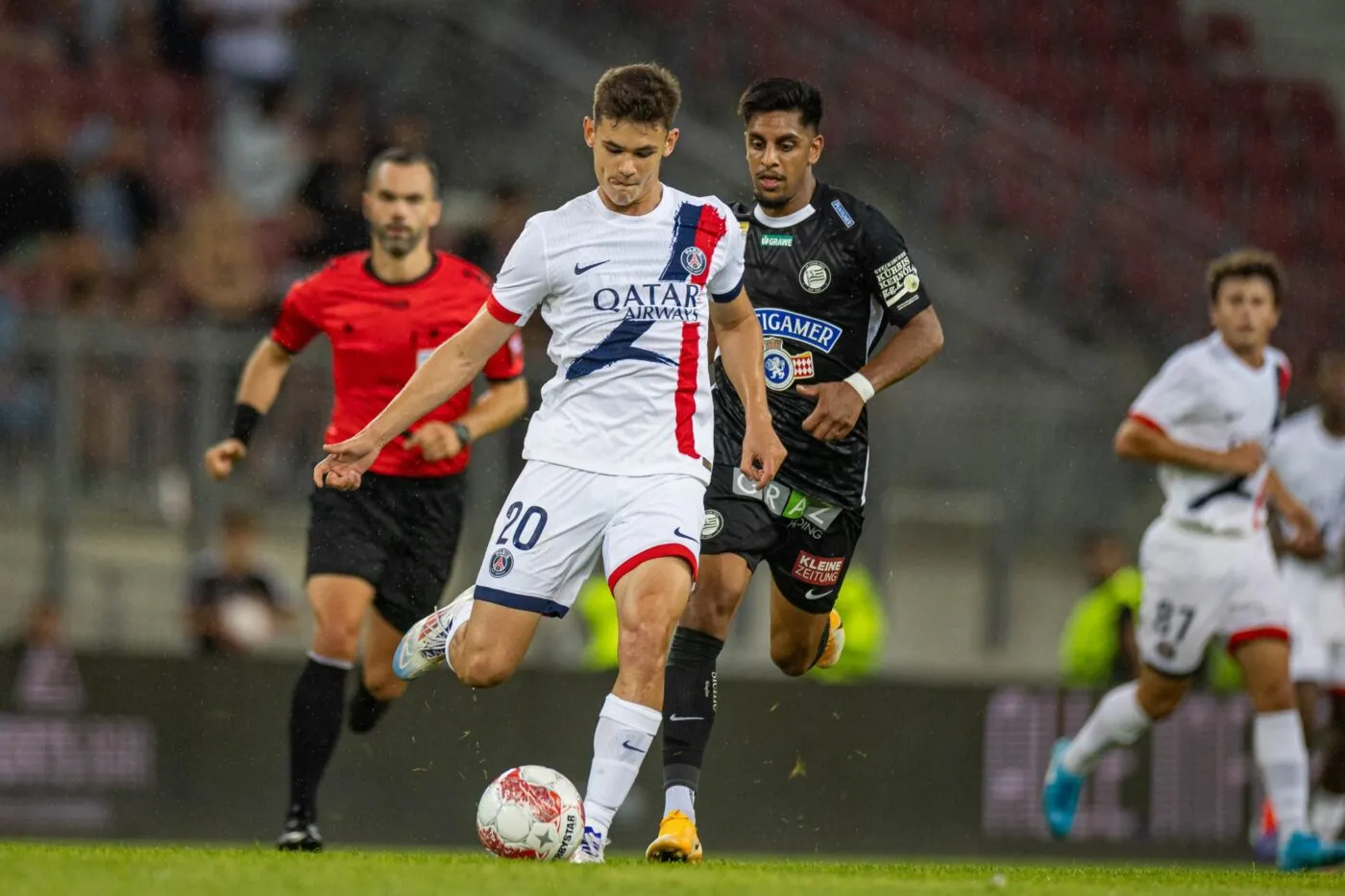 Le PSG prête un de ses dix milieux de terrain à Reims