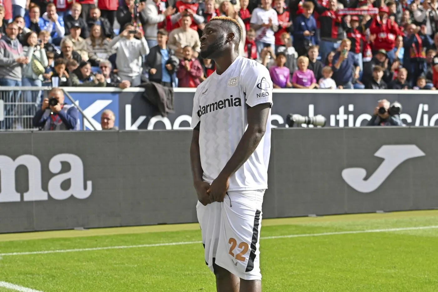 Victor Boniface explique sa célébration short baissé à Hoffenheim