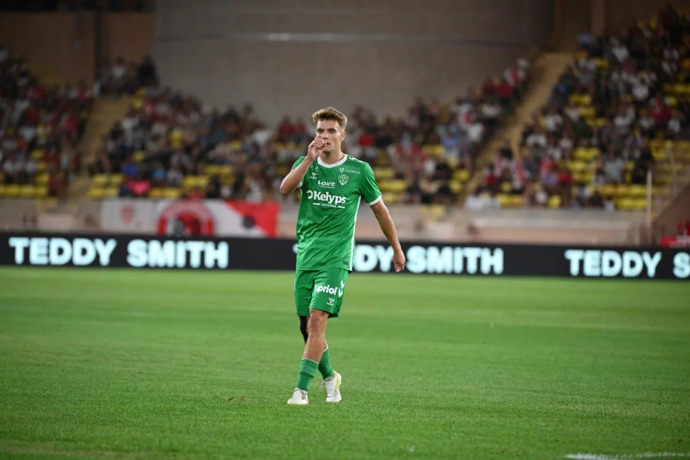 Ben Old, un Néo-Zélandais sur le green - France - Ligue 1 - 20 Sept ...