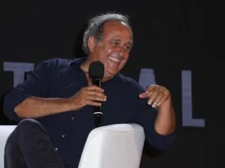 Michel Platini propose de passer au foot à 10