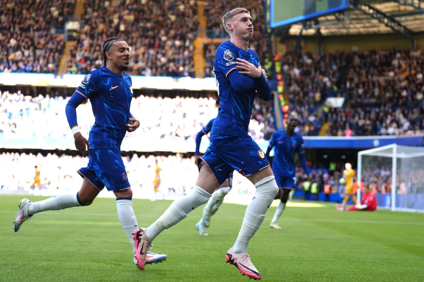 Chelsea's Cole Palmer (right) celebrates scoring their side's second goal of the game with team-mates during the Premier League match at Stamford Bridge, London. Picture date: Saturday September 28, 2024.   - Photo by Icon Sport