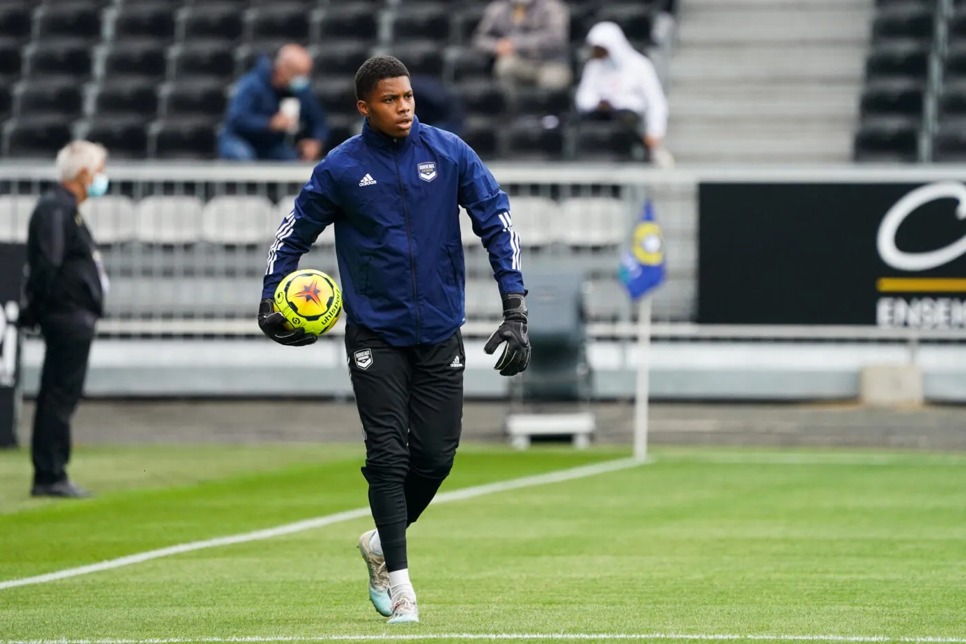 Coupe de France : Bordeaux passe le 4e tour, Over Mandanda joue au milieu de terrain