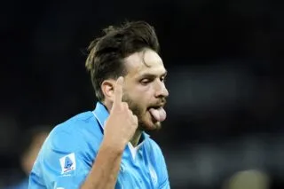 Le Napoli roule sur Monza et prend la tête de la Serie A