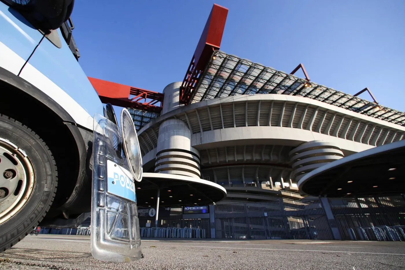 Coup de filet de la police italienne contre les ultras milanais