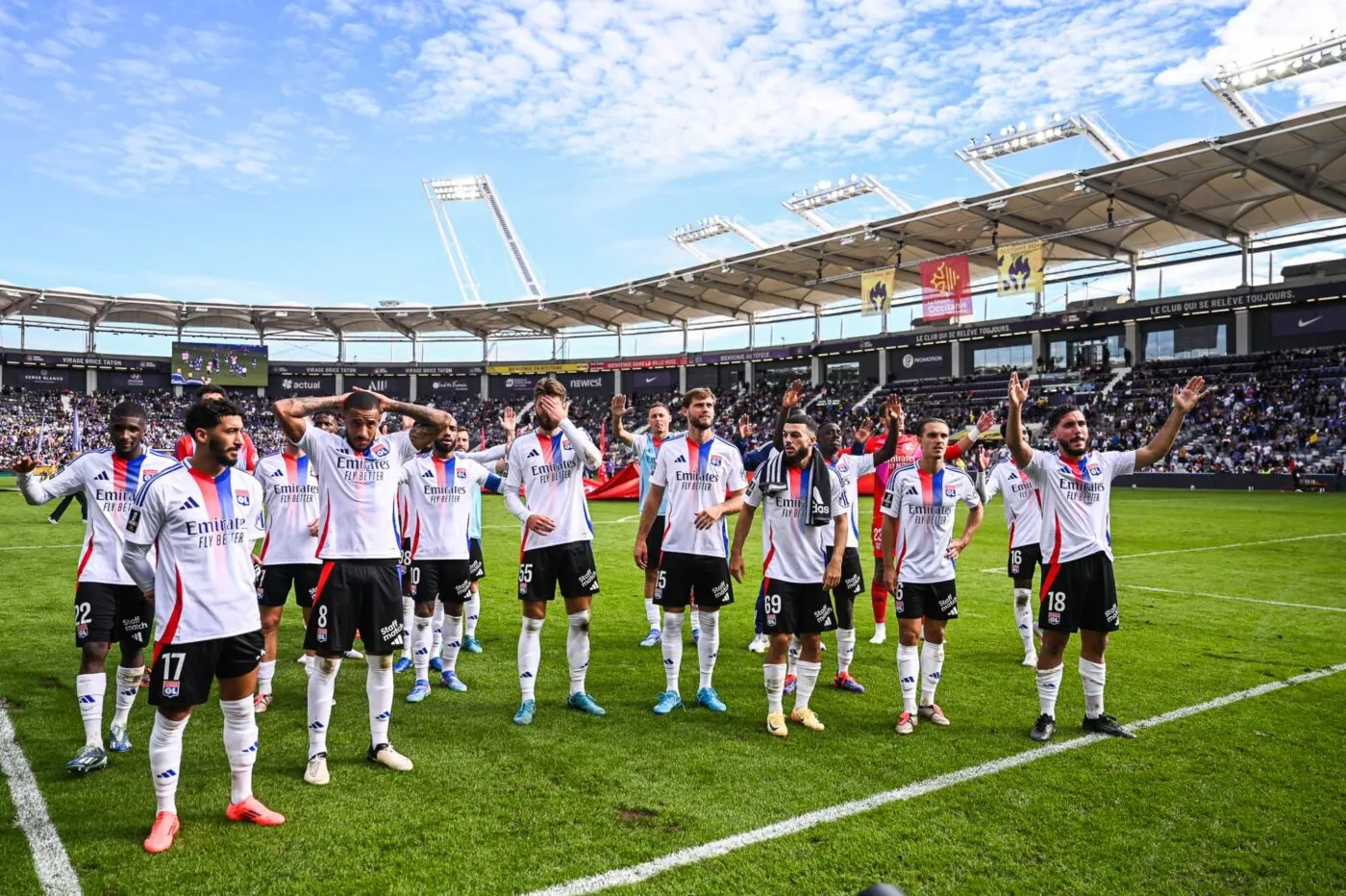 De nouveaux dérapages racistes et saluts nazis dans le kop lyonnais à Toulouse